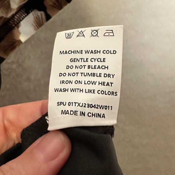 GUC Bloomchic Floral V Neck Top Size 18/20 - Picture 5 of 5